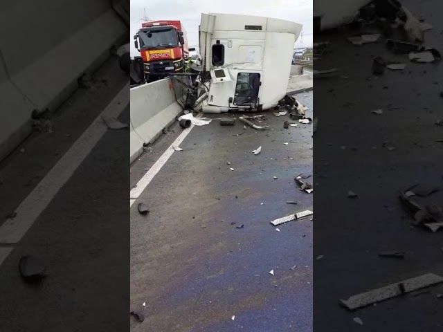 FOTO+VIDEO TIR distrus într-un accident rutier!
