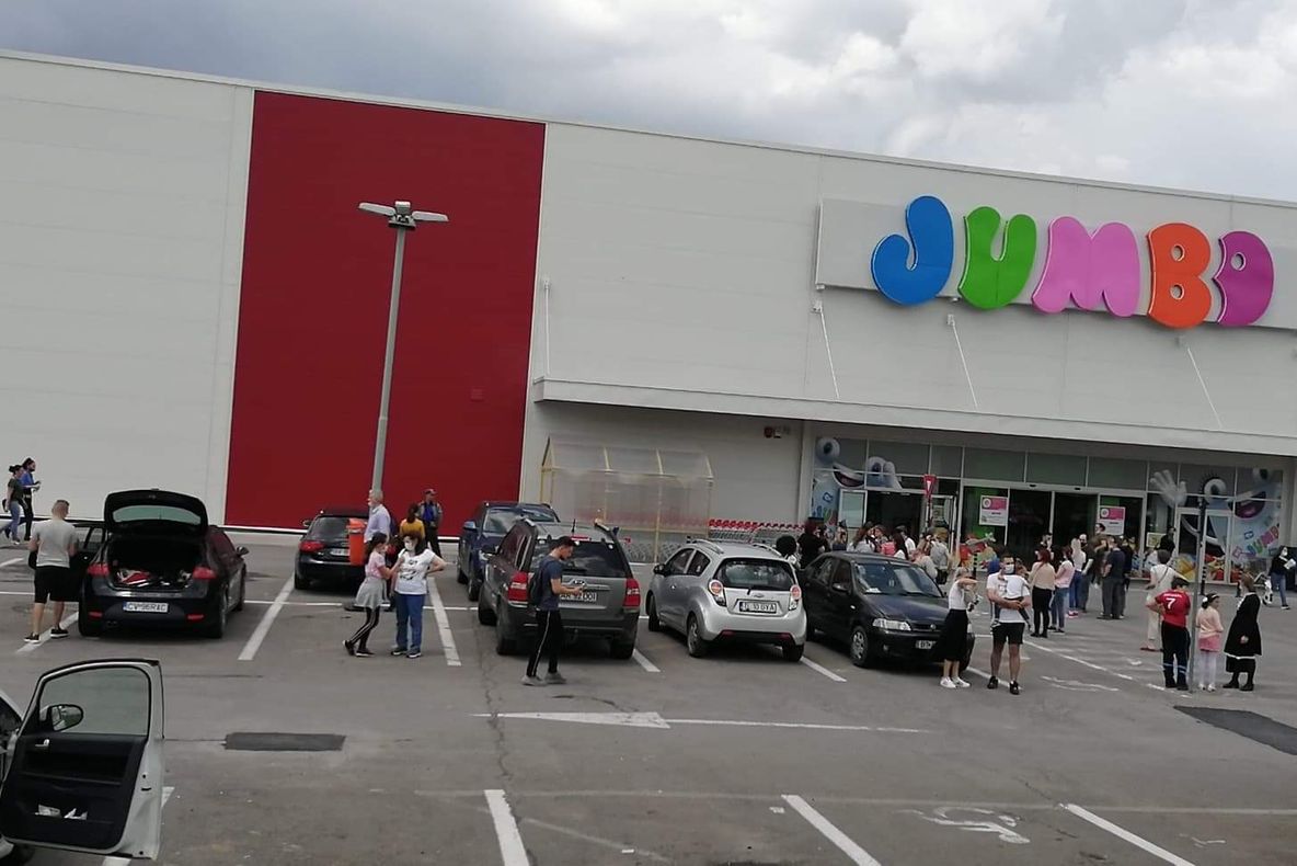 VIDEO Evacuare, acum, la Jumbo Braşov