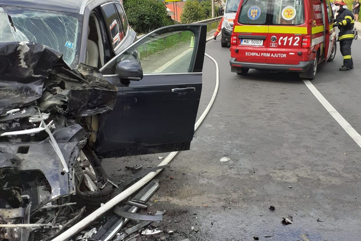 FOTO Accidente rutiere la Zărnești și Predeal! Trei persoane rănite. Traficul este complet blocat pe DN1!