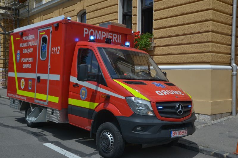 FOTO+VIDEO Brașovul are o autospecială unică în țară, pentru transportul pacienților contagioși