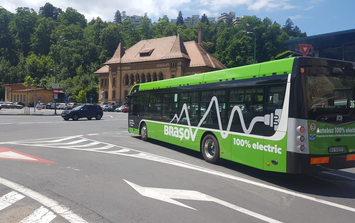 Autobuze electrice, de astăzi, pe linia 22