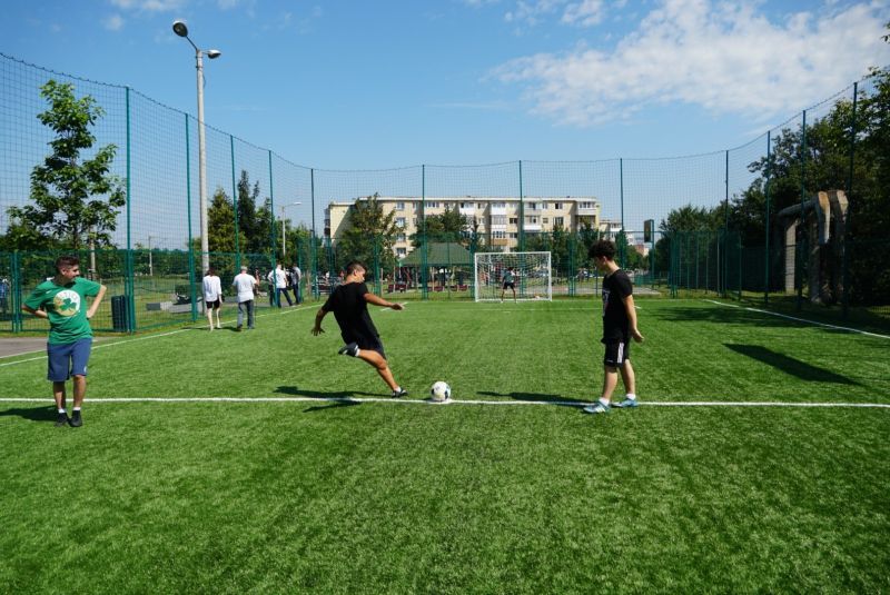 FOTO+VIDEO Un nou teren de sport inaugurat în municipiul Brașov