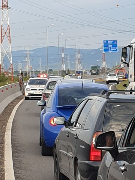 VIDEO Accident cu două victime, spre Oneves! Unul dintre șoferi a fugit de la locul faptei! Nu avea permis de conducere!