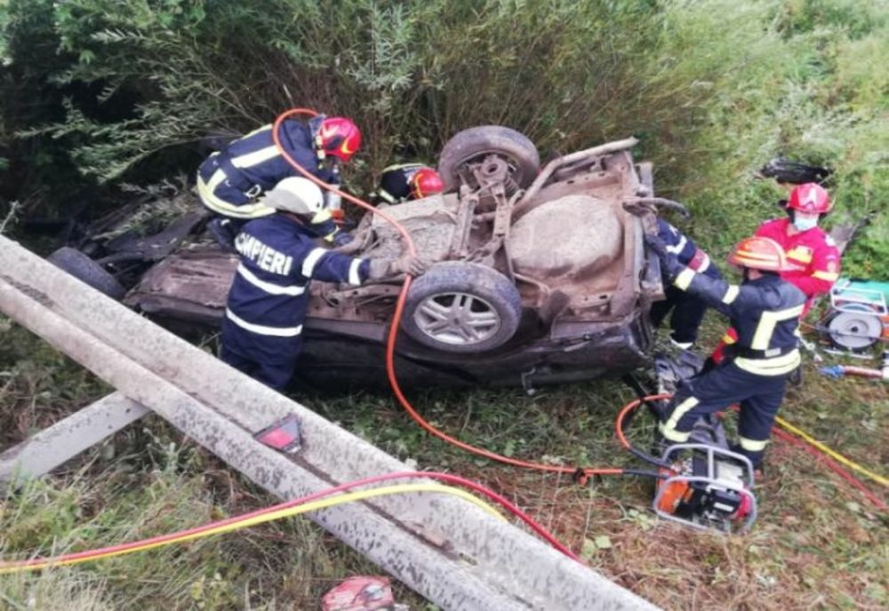Mașină răsturnată, la ieșirea din Rupea