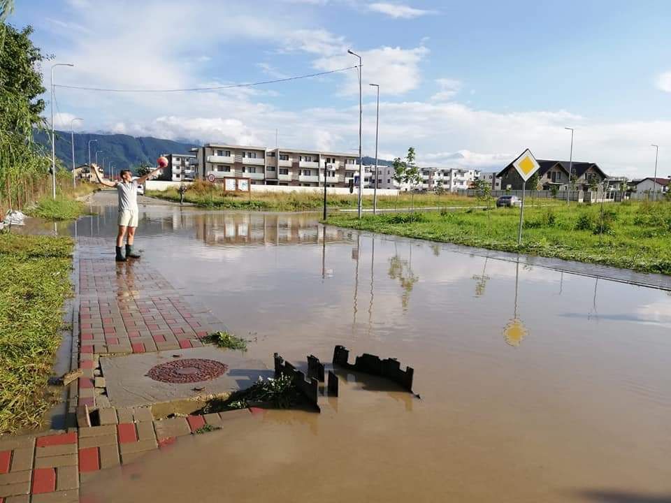 FOTO "Mica Veneție" din cel mai bogat oraș al României! Cum arată unele străzi din Ghimbav, după ploaie?!?