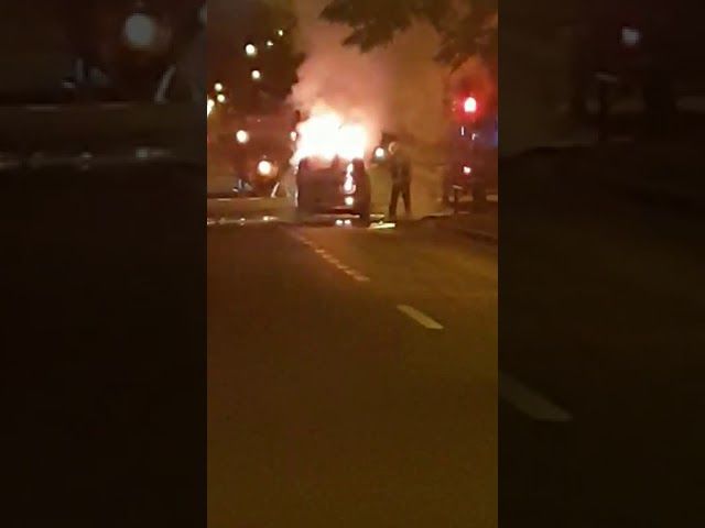 VIDEO Autoturism distrus de flăcări!