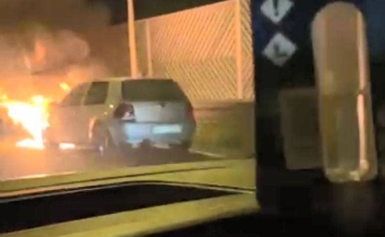 VIDEO O mașină a luat foc pe Ocolitoarea Brașovului!