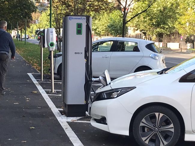 VIDEO Primăria Brașov a lansat licitația pentru încă 15 stații de încărcare a autoturismelor electrice