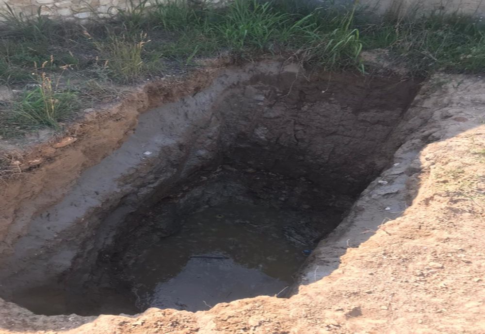 Bărbat în stop cardio respirator, după ce a căzut într-o groapă