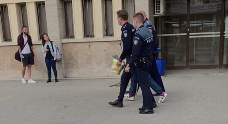 Ce spune IPJ despre incidentul din Gara Brașov, unde un bărbat a fost bruscat de polițiști?