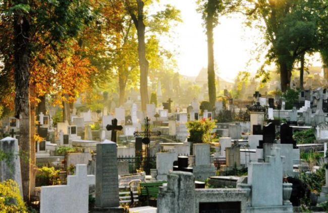 Plângere la OPC Brașov: "Ne-a dispărut locul de veci!"