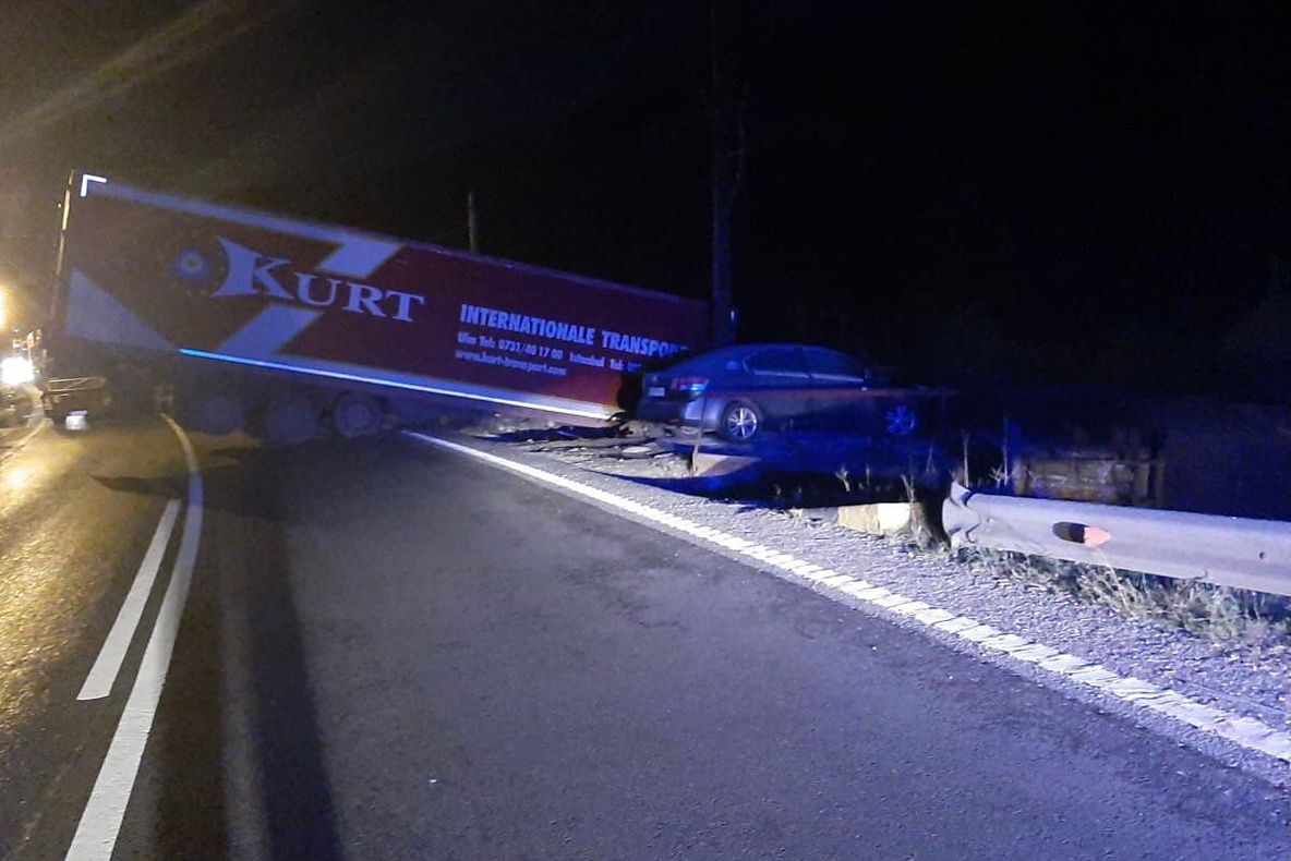 FOTO TIR răsturnat pe DN1