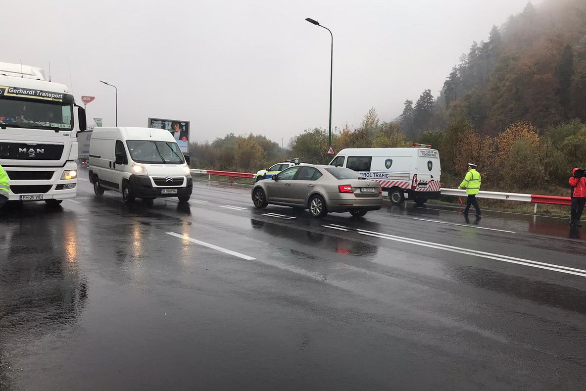 FOTO Transportatorii de marfă şi persoane au fost verificați de polițişti! Amenzi de peste 20.000 de lei!