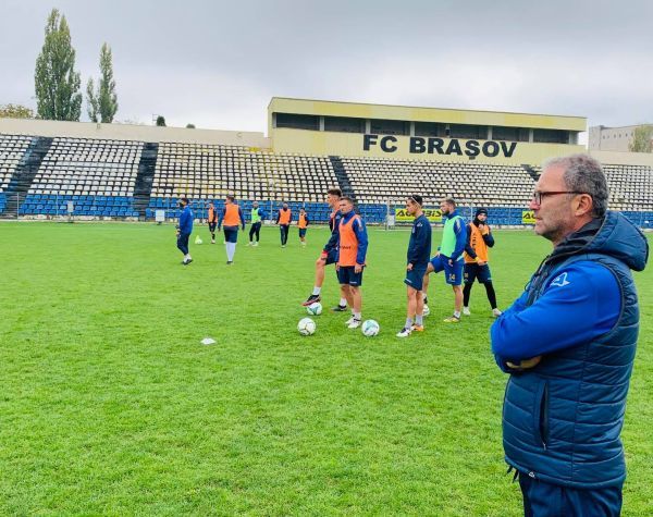 FOTBAL: Ultimul meci din acest an pentru liderul Corona Brașov