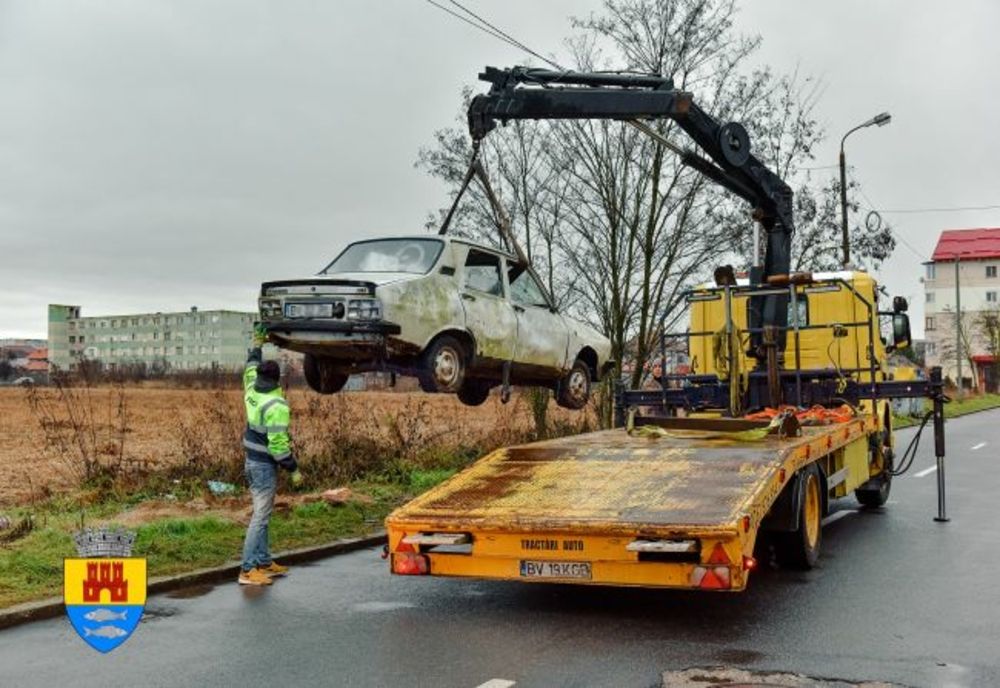 Primăria Făgăraș ridică rablele abandonate pe domeniul public
