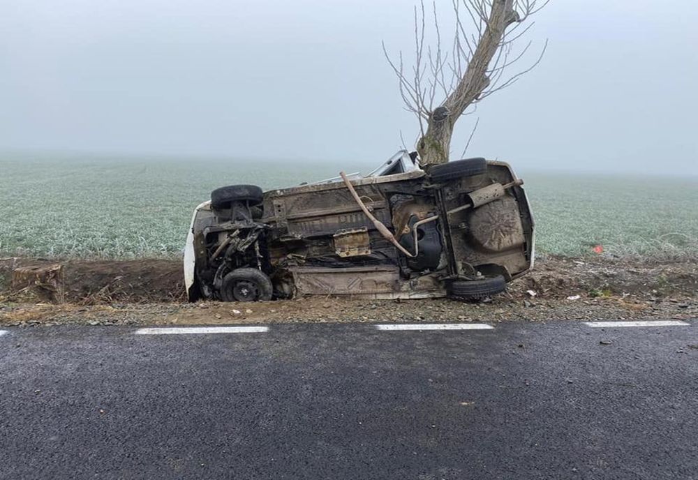 Maşină răsturnată, pe DN1