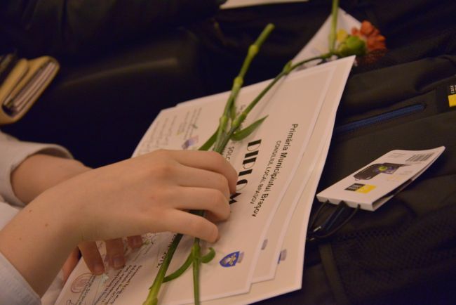 Primarul Brașovului va propune majorarea burselor elevilor