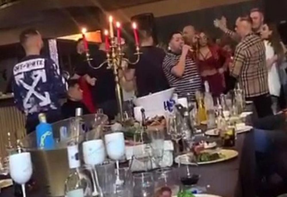 VIDEO Chef de chef în plină pandemie, fără nicio regulă, într-un restaurant din Brașov