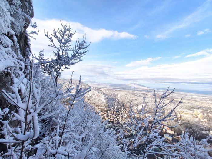 FOTOGALERIE Peisaj de vis pe Muntele Tâmpa, după ninsoarea de astăzi!