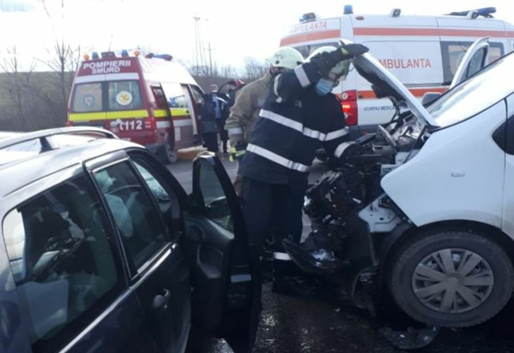 FOTO Accident rutier cu 3 victime, la Feldioara! Trafic blocat complet