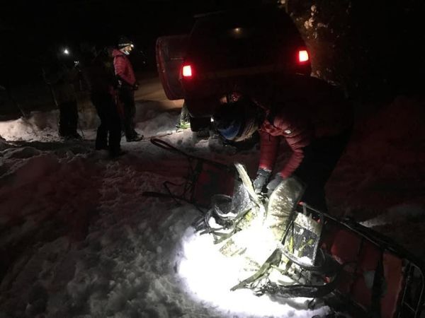 FOTO Turist rănit pe munte, ajutat de salvamontiști!