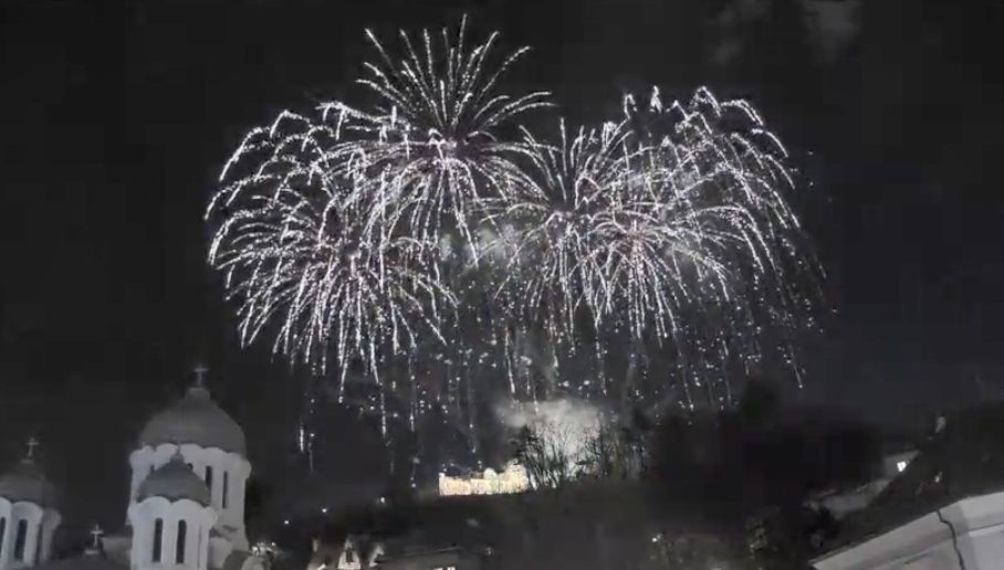 VIDEO Spectacolul de artificii de la miezul nopții, din Brașov! La mulți ani, cu sănătate, brașoveni!