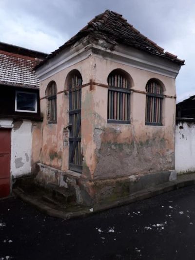 VIDEO Aflată într-o stare vizibilă de degradare, troița de pe strada Curcanilor va fi, în sfârșit, restaurată!