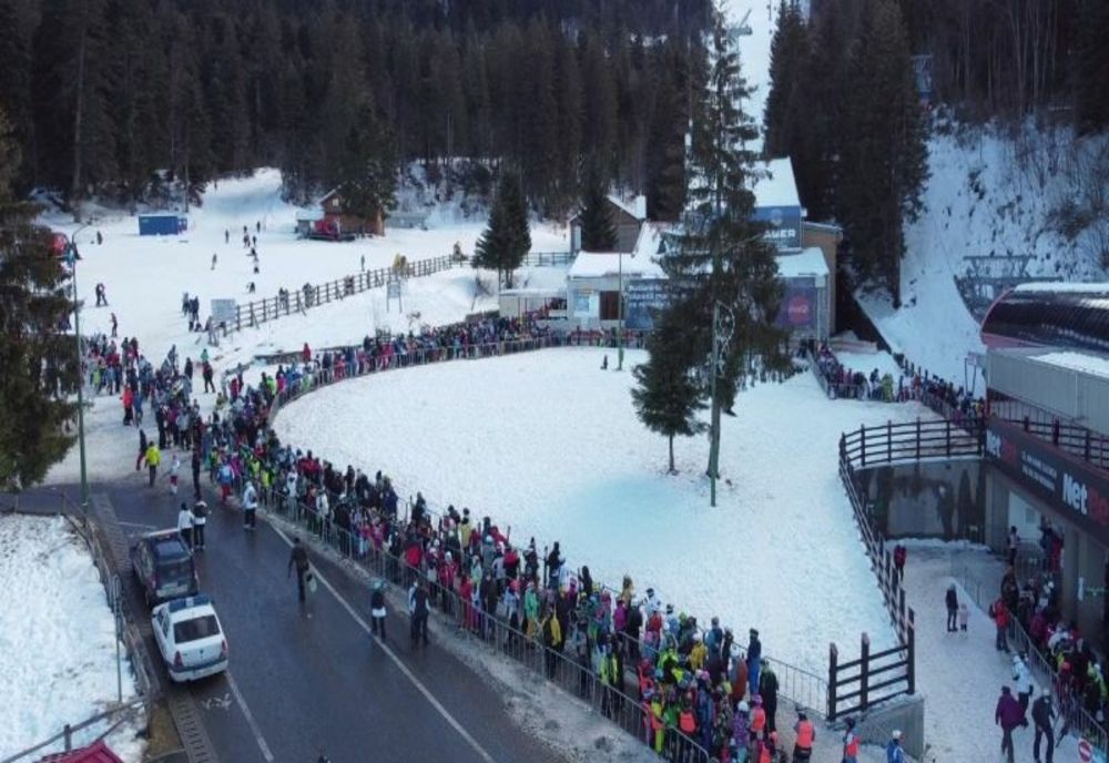 FOTO Haos în Poiana Brașov! Cozi de sute de metri!