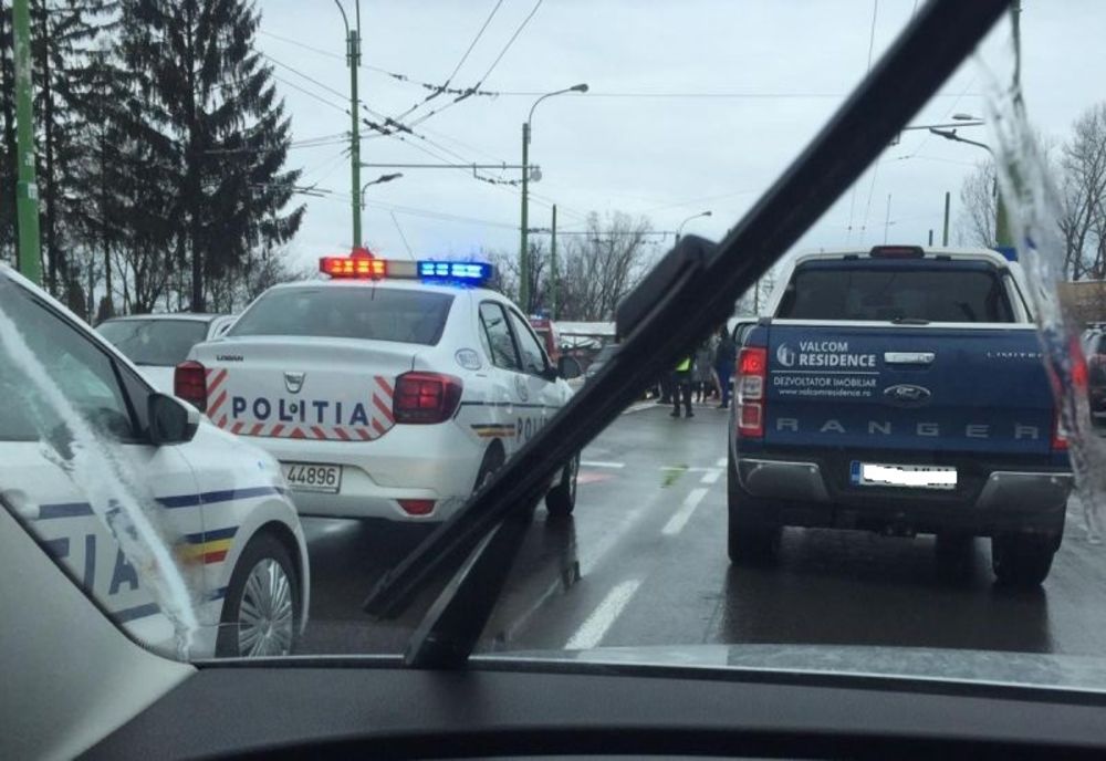 Pieton lovit de mașină pe strada 13 Decembrie!
