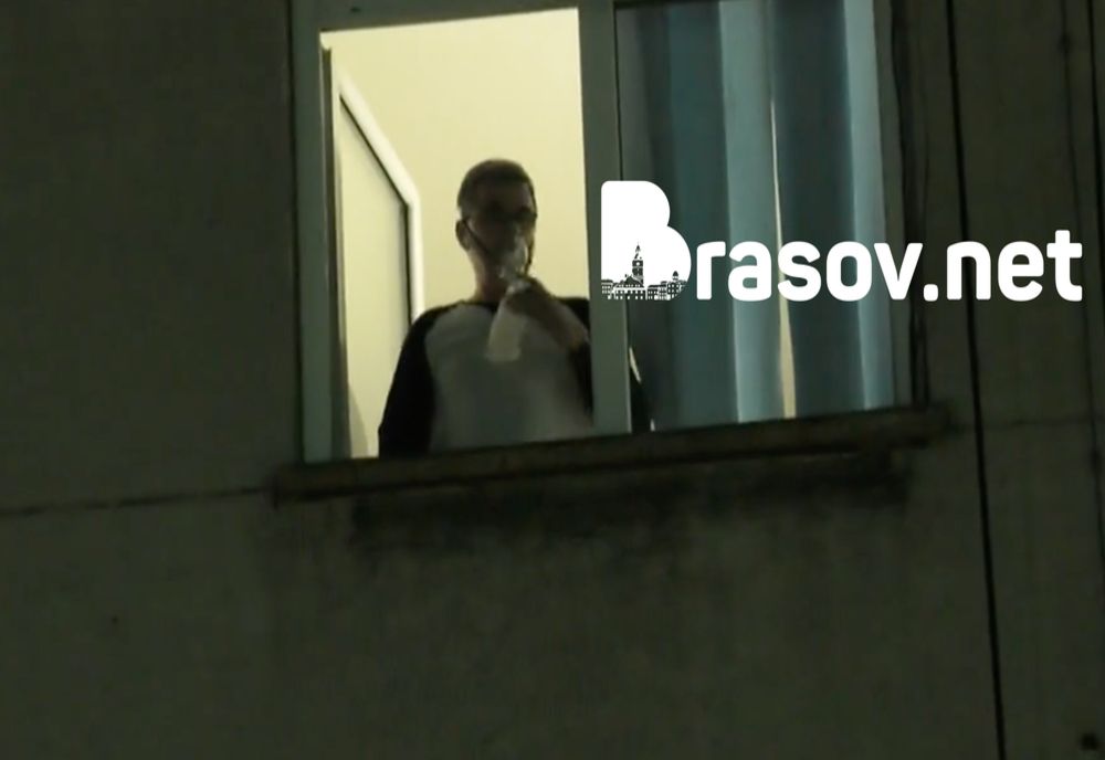 VIDEO Un bolnav infectat cu SARS-COV-2 urmărește protestele anti-COVID-19!