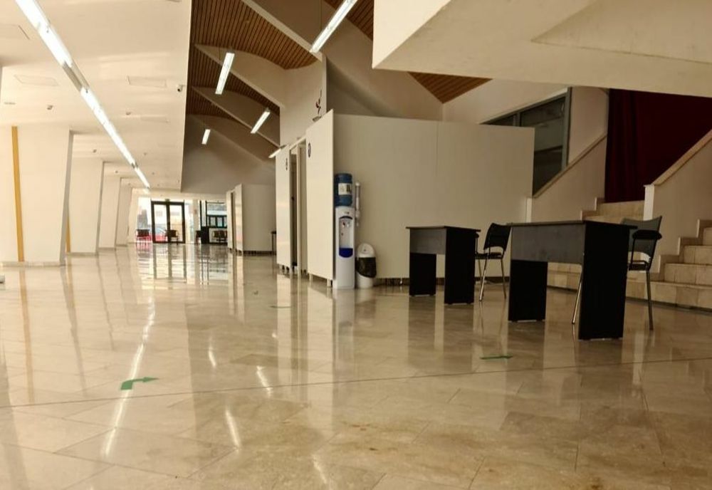 Avem un nou centru de vaccinare anti-COVID-19, dar niciun loc disponibil pentru programare!