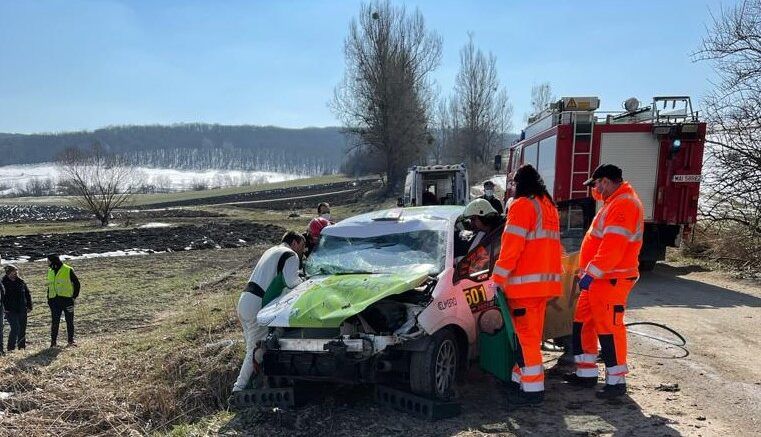 PRIMELE IMAGINI de la accidentul rutier produs la Raliul Brașovului! Copilot bulgar transportat cu elicopterul SMURD!