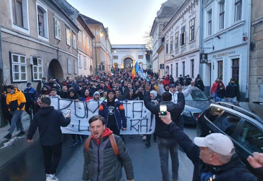 VIDEO Aproape 1000 de brașoveni în stradă, acum! A fost blocat traficul pe Bulevardul Eroilor!