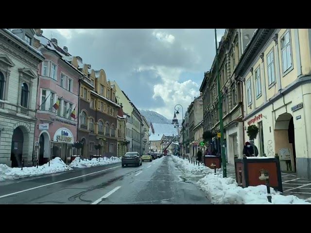 VIDEO Stâlp electric prăbuşit în centrul Braşovului