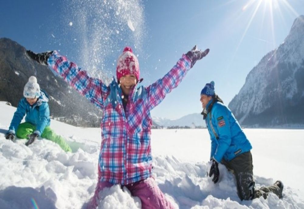 Turiștii, atrași de stațiunile din județul Brașov, în minivacanța de Paște și 1 Mai