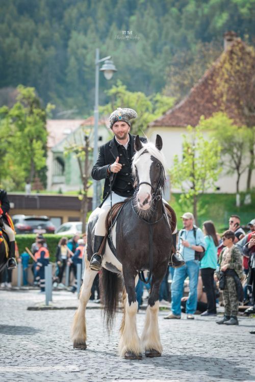 Celebra paradă a Junilor Brașoveni a fost ANULATĂ și anul acesta! Ce activități vor susține, totuși, junii?