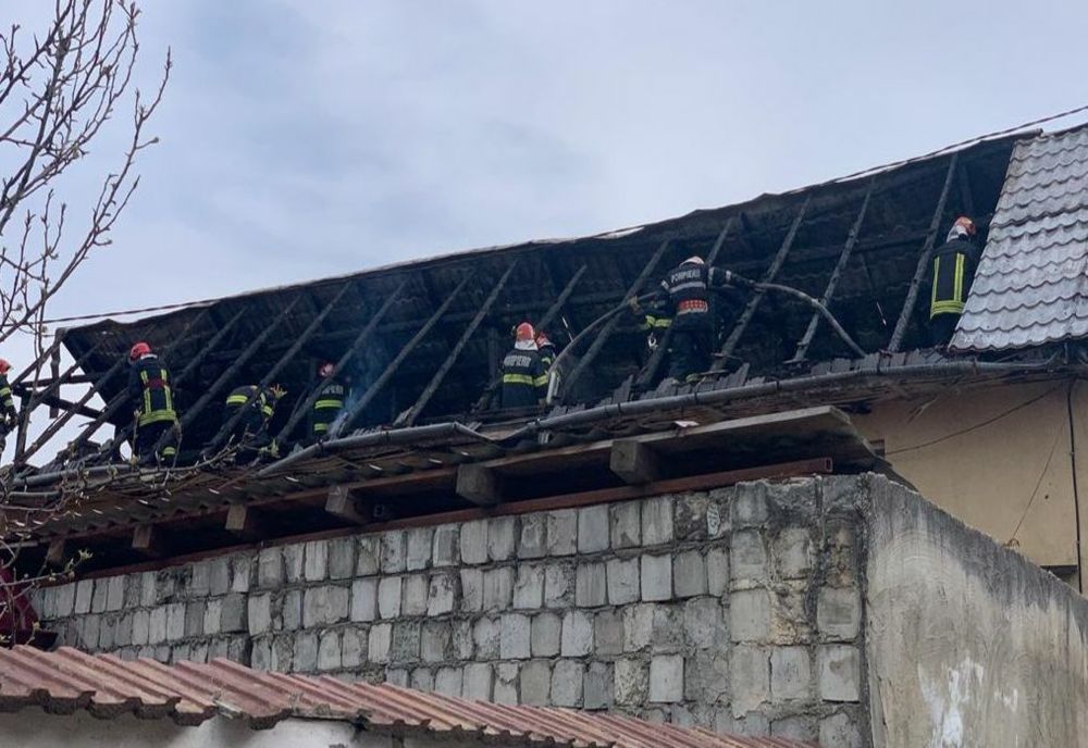 3 locuințe din Săcele afectate de un incendiu