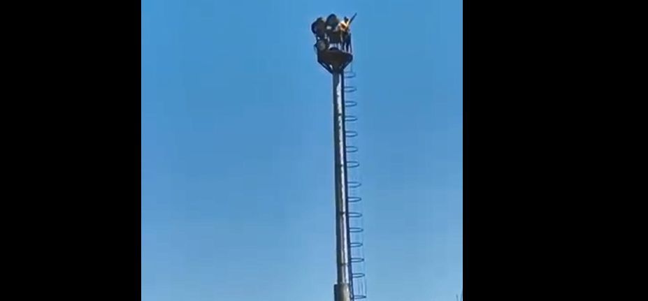 Un bărbat a amenințat că se aruncă de la peste 20 de metri!