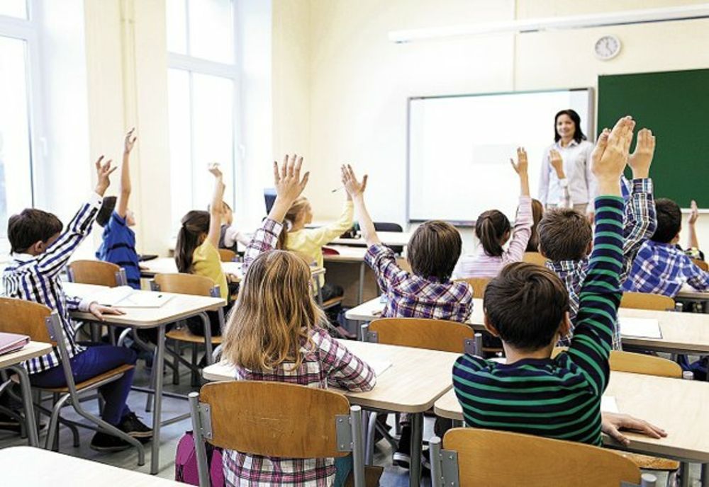 Se schimbă structura anului școlar - Elevii vor merge mai multe săptămâni la cursuri