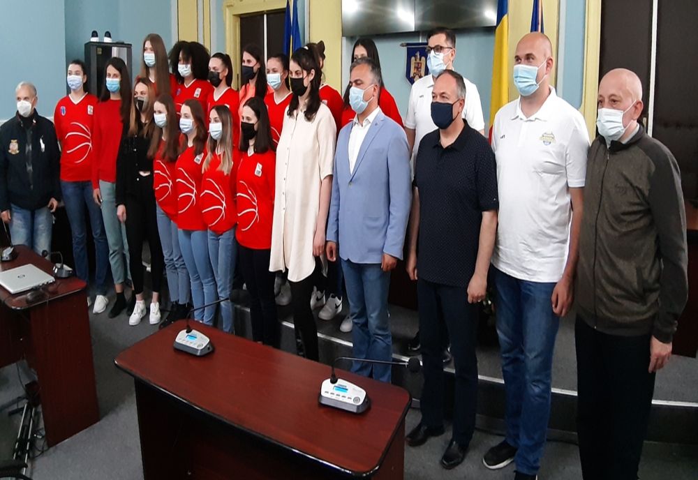 Baschetbalistele de la Olimpia CSU Braşov, premiate la Consiliul Județean