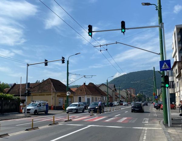 VIDEO Crește siguranța rutieră în municipiul Brașov! Zeci de treceri pentru pietoni, iluminate suplimentar
