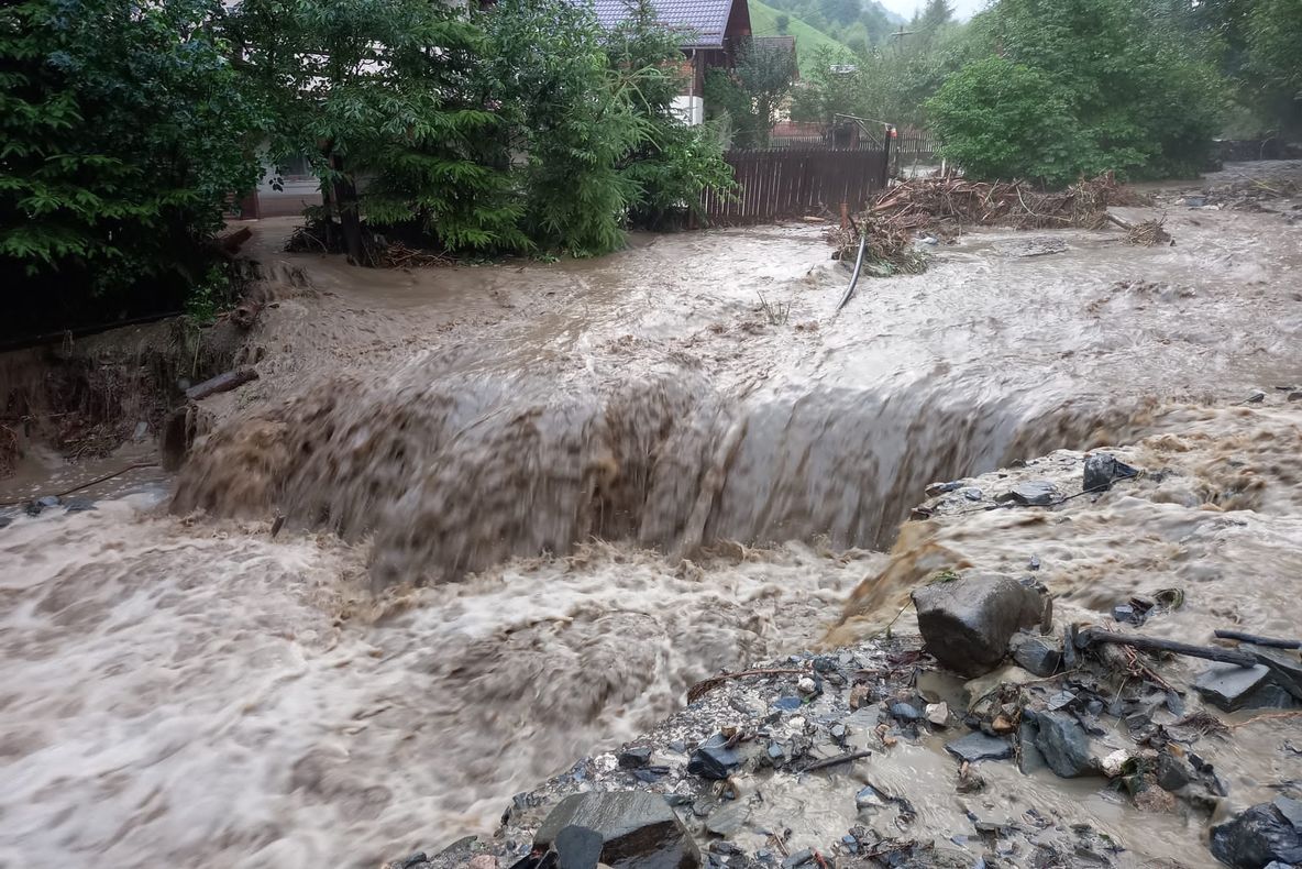 VIDEO+FOTO Pagubele produse de inundații, în județul Braşov