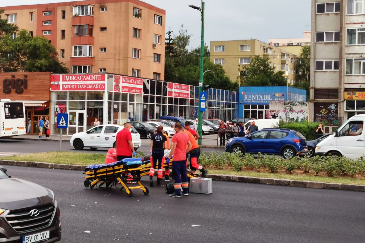VIDEO Trafic îngreunat la Gară, din cauza unui accident în care a fost implicată o Ambulanță!