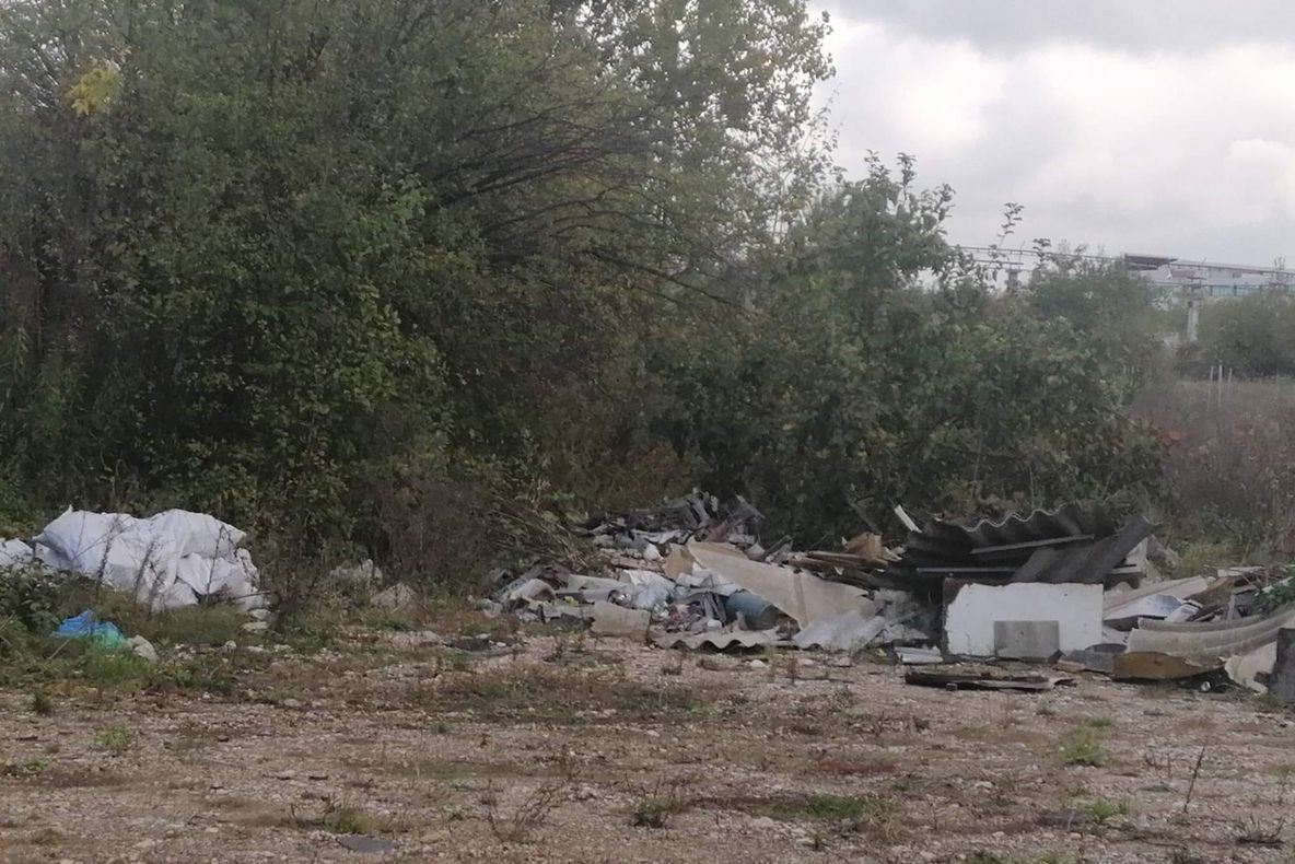 FOTO Focar de infecție în curtea unui brașovean!