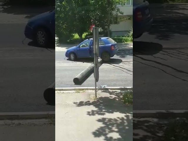 VIDEO De râs sau de plâns? Ce a pățit un şofer care a intrat cu maşina pe o stradă aflată în şantier, la Făgăraş!