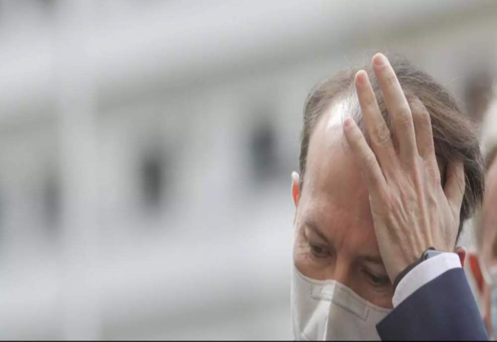 Scandal URIAȘ la sediul PNL! ZECI de protestatari cer demisia premierului Florin Cîțu