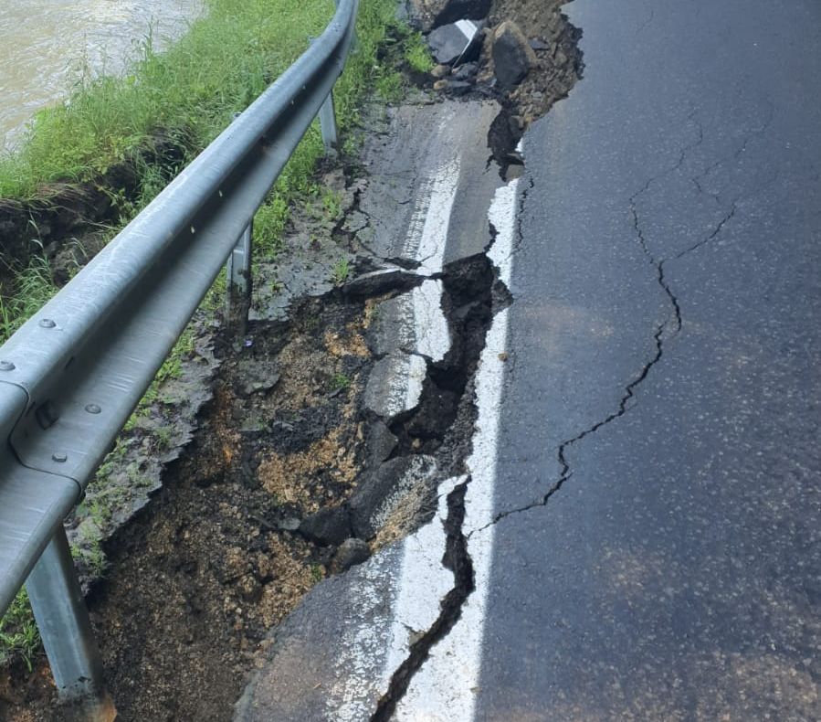 Alunecare de teren pe DN1A