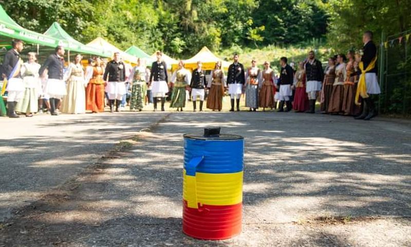 Junii Dorobanți vă invită la "Jocul strămoșesc"