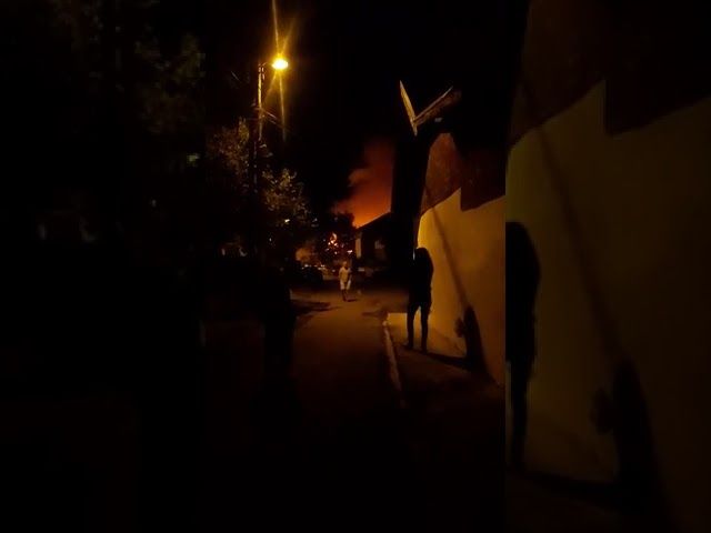 VIDEO Casă distrusă de flăcări, la Săcele!