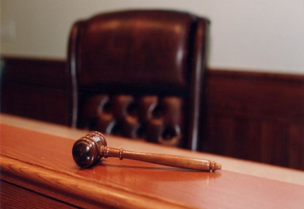 Curtea de Apel Braşov l-a condamnat la 3 ani de închisoare cu suspendare pe un şef de post de poliție din județul Covasna 